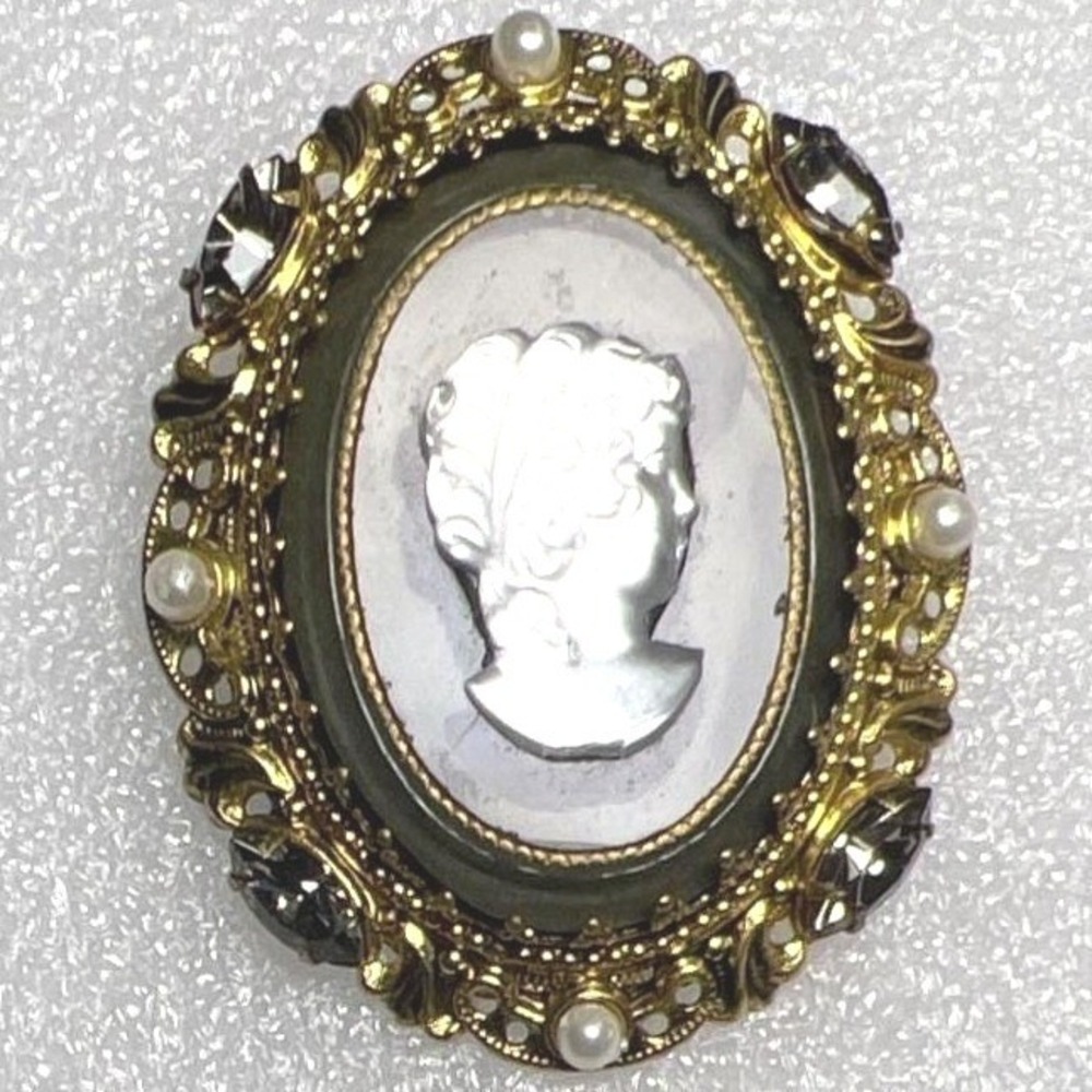 Vintage W Germany White Cameo Black Brooch Seed Pearls Rhinestones‎ Gold Tone